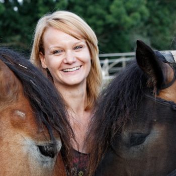 Pferdefluestern mit Tierkommunikatorin Claudia Serdynski